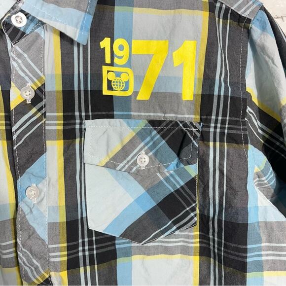 Disney Blue, Grey, and Yellow Plaid Short Sleeve Button Down Shirt size Medium - Picture 8 of 10